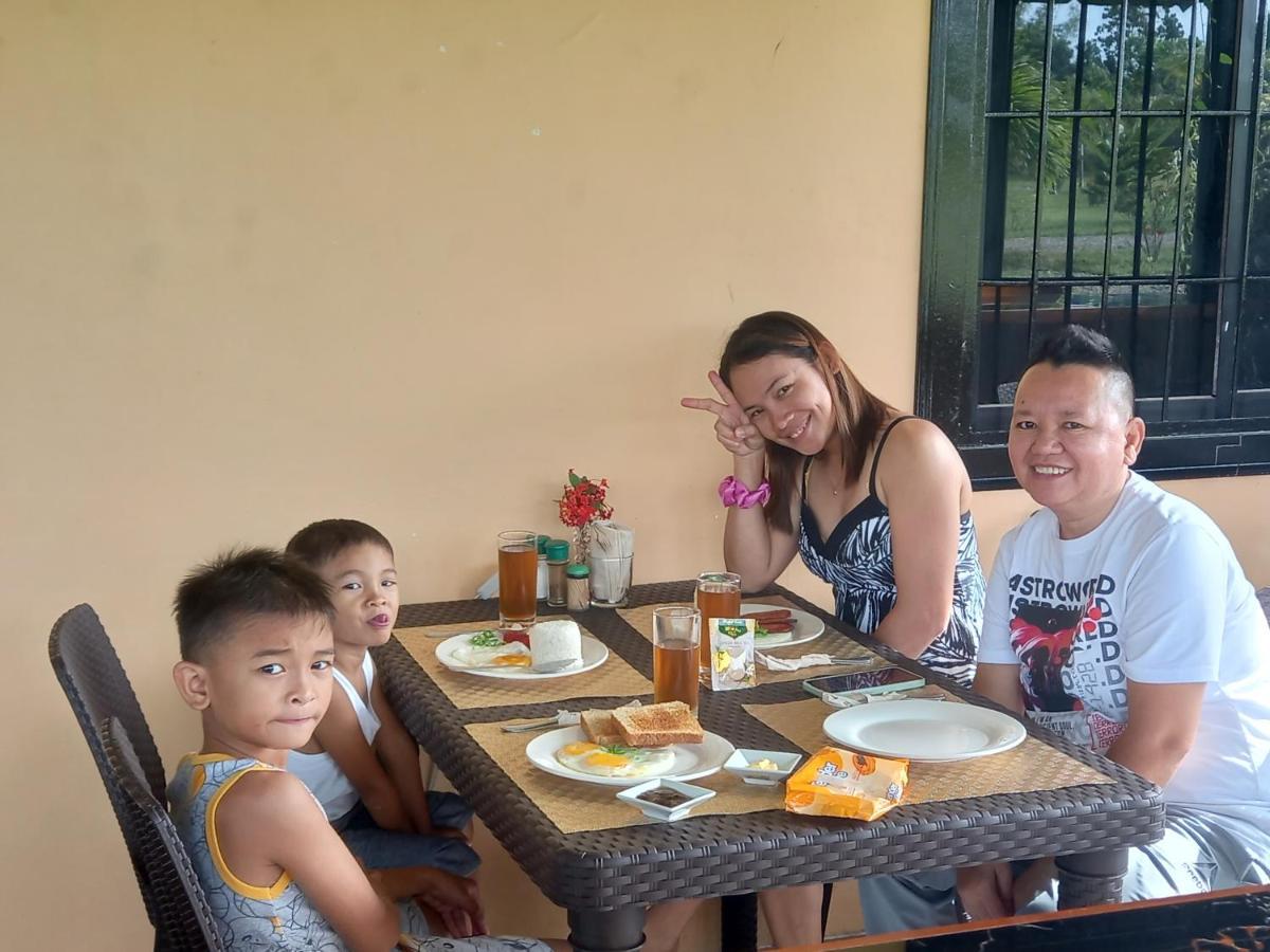 Green Acres Village Moalboal Bagian luar foto